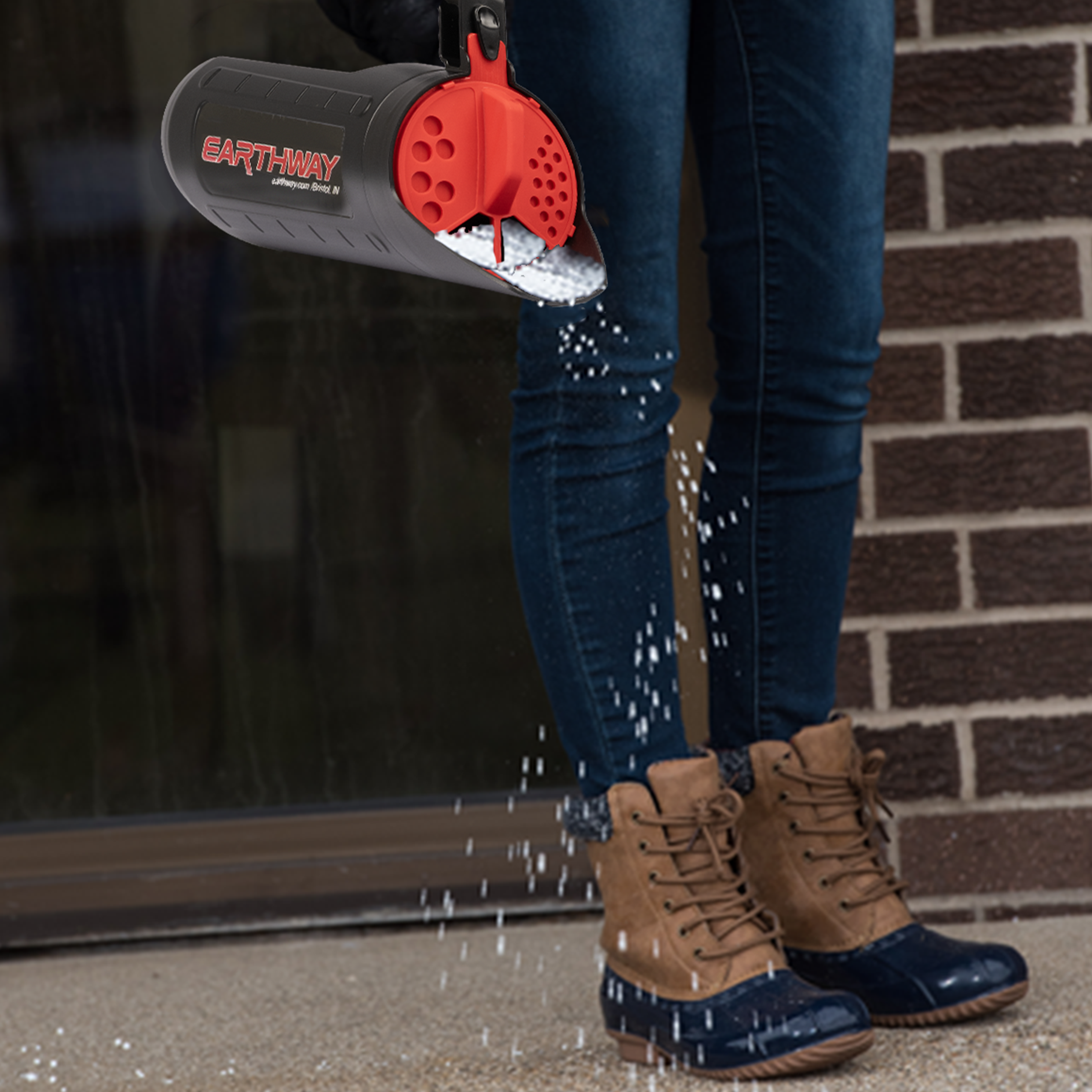 4lb Earthshaker Portable Hand Spreader
