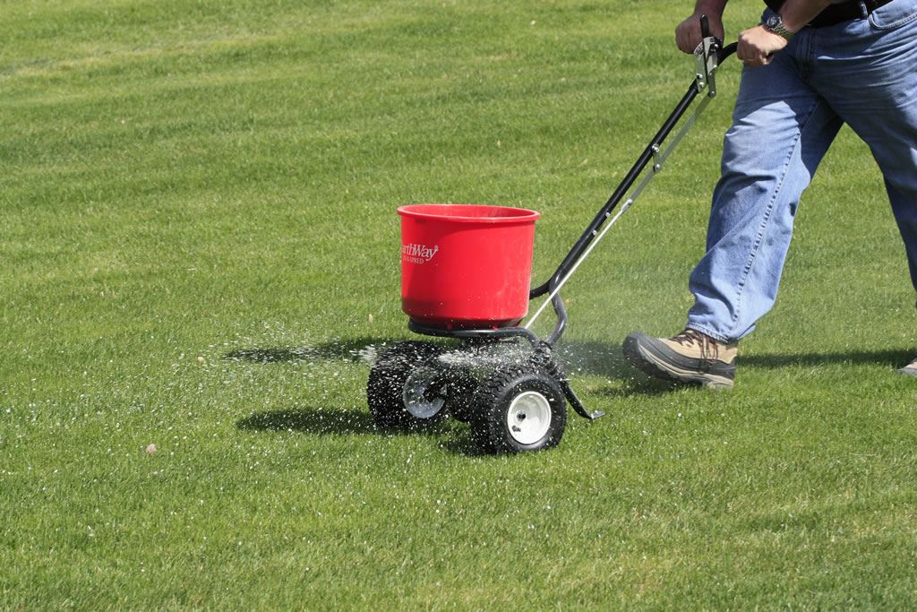 40lb Residential Broadcast Spreader image 12