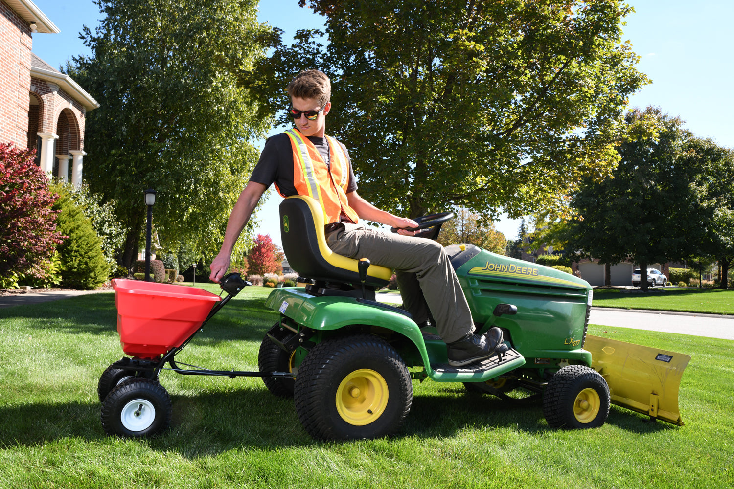 80lb Estate Tow Broadcast Spreader image 8